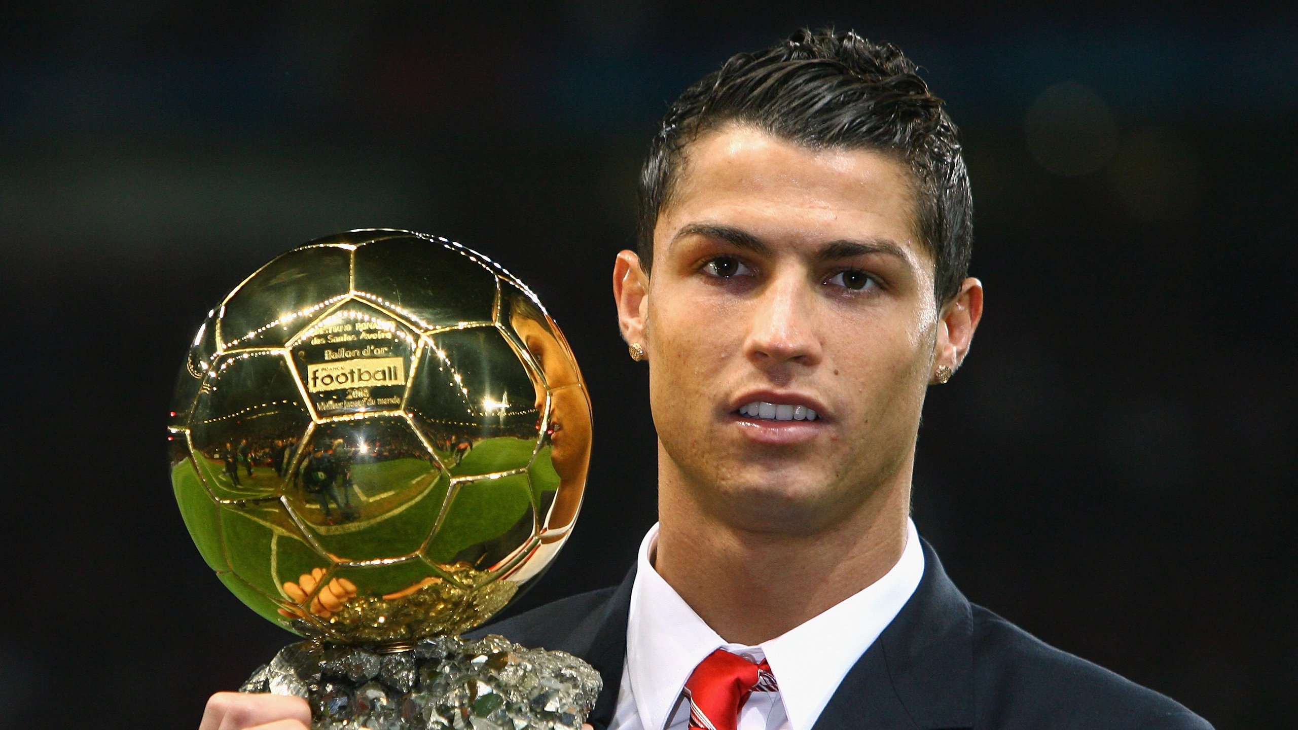 曼城继续在欧冠小组赛中保持全胜，福登与哈兰德继续闪光，曼城引援哈兰德