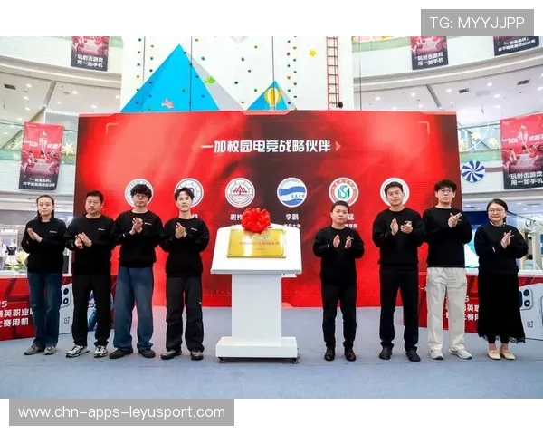 战队成员担任电竞教育大使参与高校宣讲活动，电竞教育专家